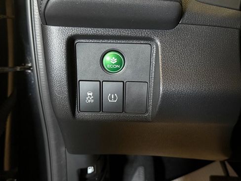 Used 2021 Honda HR-V LX image 16