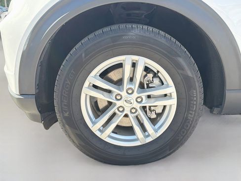 Used 2023 Ford Explorer XLT AWD/4WD image 41