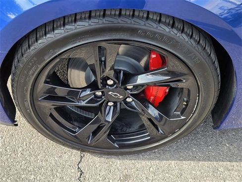 Certified 2021 Chevrolet Camaro LT w/ Technology Package image 9