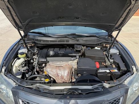 Used 2011 Toyota Camry SE w/ SE Extra-Value Pkg #1 FWD image 12