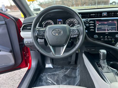 Certified 2020 Toyota Camry SE image 21