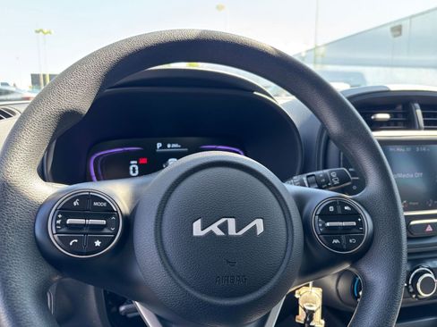 Used 2025 Kia Soul LX w/ LX Technology Package FWD image 25
