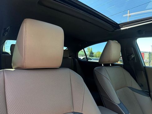Used 2022 Lexus ES 300h w/ Premium Package FWD image 25