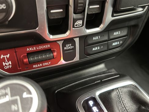 Used 2025 Jeep Wrangler Unlimited Sport AWD/4WD image 20