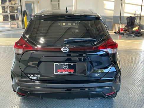 Used 2024 Nissan Kicks SV FWD image 18