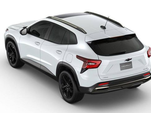 New 2026 Chevrolet Trax ACTIV w/ Sunroof Package FWD image 4
