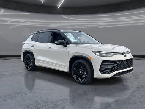 New 2026 Volkswagen Tiguan SE R-Line image 2