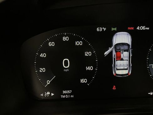 Used 2021 Volvo XC40 T5 R-Design w/ Advanced Package image 12