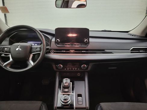 Used 2024 Mitsubishi Outlander FWD image 42