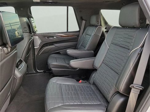 Used 2024 Cadillac Escalade Sport Platinum w/ LPO, ONYX Package AWD/4WD image 15