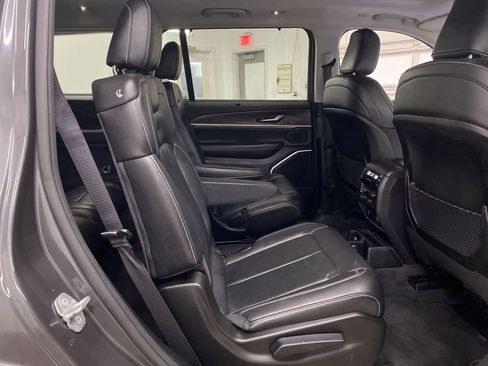 Used 2022 Jeep Grand Cherokee L Limited w/ Luxury Tech Group II image 17
