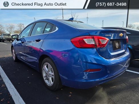 Used 2018 Chevrolet Cruze LT w/ Convenience Package image 4