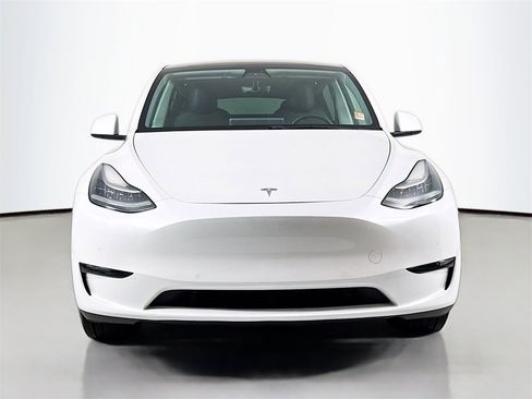 Used 2021 Tesla Model Y Standard Range image 2