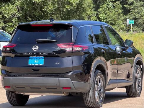 Used 2024 Nissan Rogue SV FWD image 13