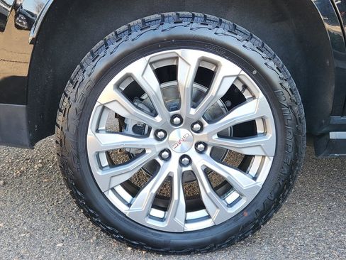 Used 2021 GMC Yukon Denali w/ Denali Premium Package image 14