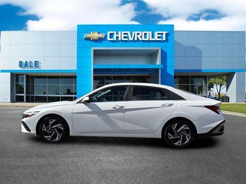 Used 2025 Hyundai Elantra Limited w/ Cargo Package FWD image 6