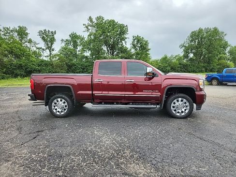 Used 2017 GMC Sierra 2500 Denali w/ Duramax Plus Package AWD/4WD image 4