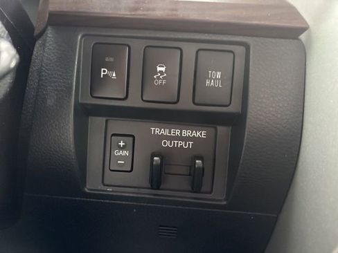 Used 2019 Toyota Tundra Limited w/ Limited Premium Package image 13