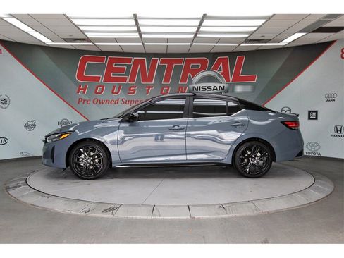 New 2025 Nissan Sentra SR w/ Midnight Edition image 3