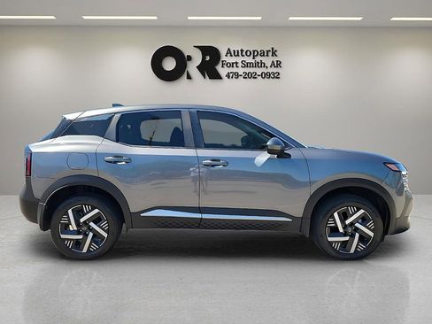 Used 2025 Nissan Kicks SV FWD image 6