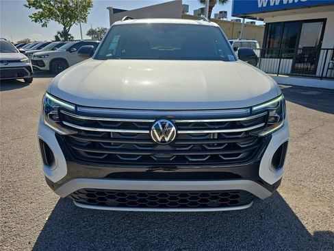 New 2026 Volkswagen Atlas Peak Edition image 2