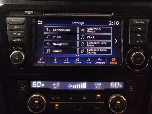 Used 2018 Nissan Rogue SV w/ Premium Package FWD image 25