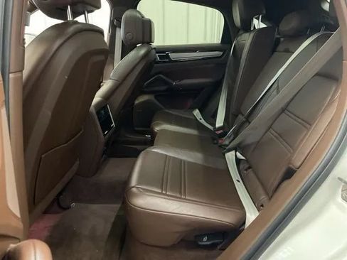 Used 2022 Porsche Cayenne S AWD/4WD image 12