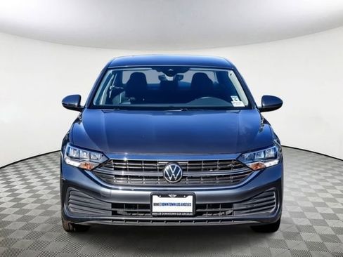 Used 2024 Volkswagen Jetta SE FWD image 3