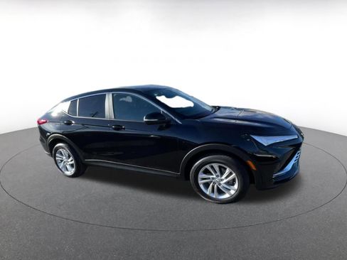 Used 2025 Buick Envista Preferred image 2