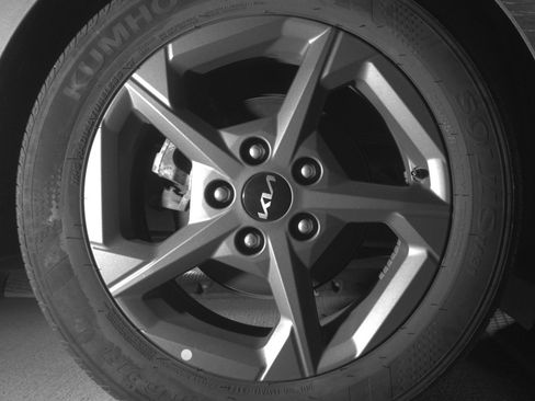 Used 2025 Kia K4 LXS image 15