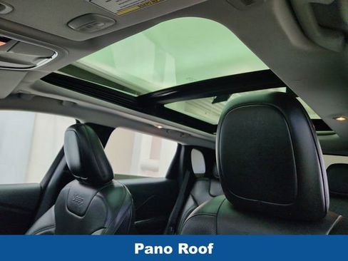 Used 2019 Jeep Cherokee Limited AWD/4WD image 11
