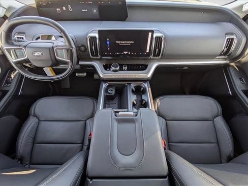 New 2025 Ford Expedition Platinum w/ Driver's Package image 16