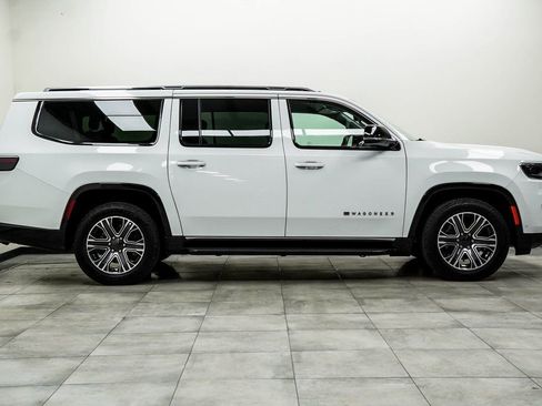 Used 2024 Jeep Wagoneer L Series II w/ Flexible Seating Group image 10