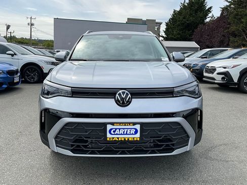 New 2025 Volkswagen Taos SE image 2