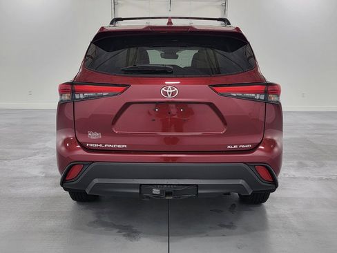 Used 2022 Toyota Highlander XLE image 8