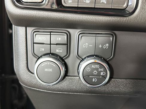 Used 2026 GMC Yukon XL Denali w/ Sun & Power Step Package AWD/4WD image 15