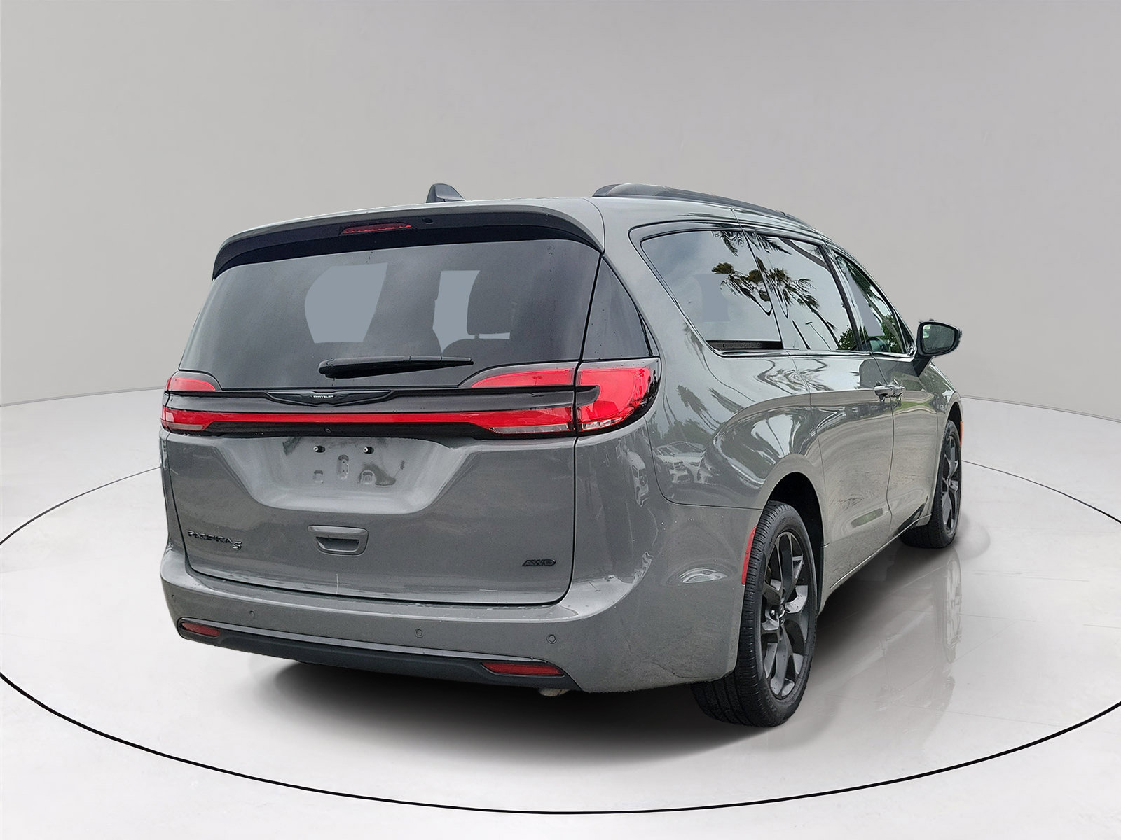 Used 2023 Chrysler Pacifica Touring-L w/ S Appearance Package AWD/4WD image 4
