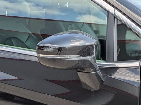 Used 2024 Chrysler Pacifica Limited FWD image 12