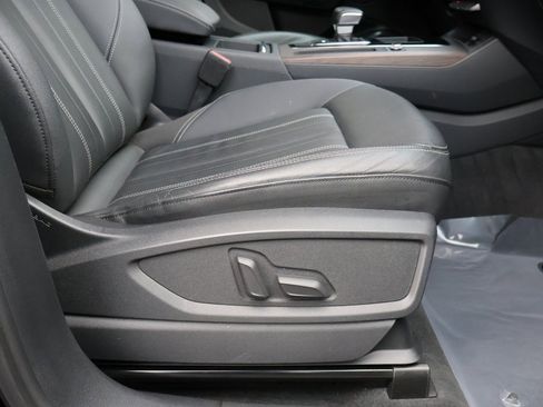 Used 2022 Audi Q5 2.0T Premium w/ Convenience Package image 13