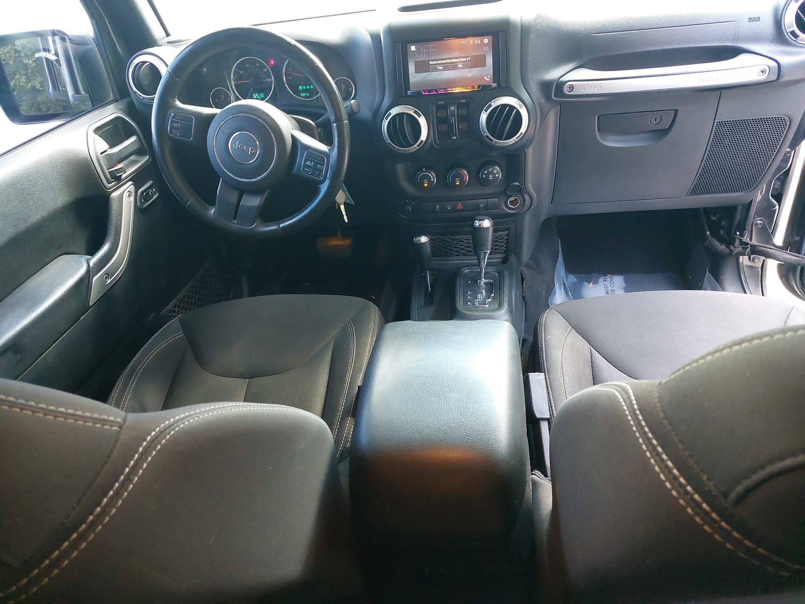 Used 2018 Jeep Wrangler Unlimited Sahara AWD/4WD image 9