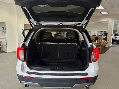 Used 2023 Ford Explorer Limited image 10