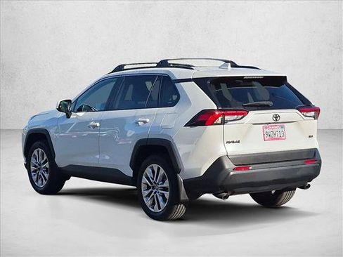 Used 2025 Toyota RAV4 XLE Premium w/ Weather Package FWD image 8