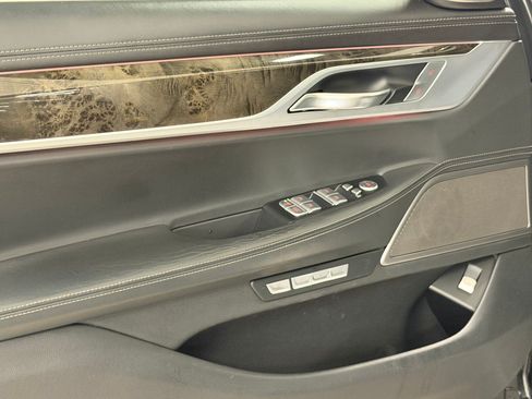 Used 2017 BMW 740i RWD image 13