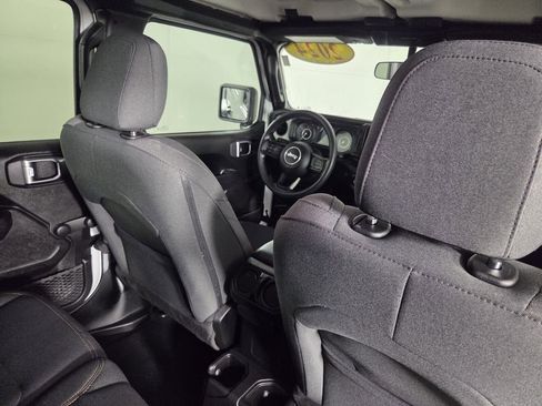 Used 2024 Jeep Wrangler Unlimited Sport AWD/4WD image 29