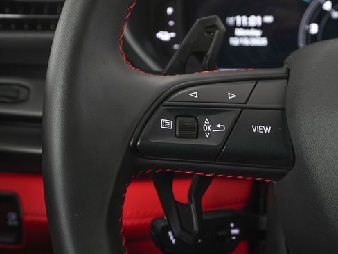 Used 2025 Lamborghini Urus SE image 20