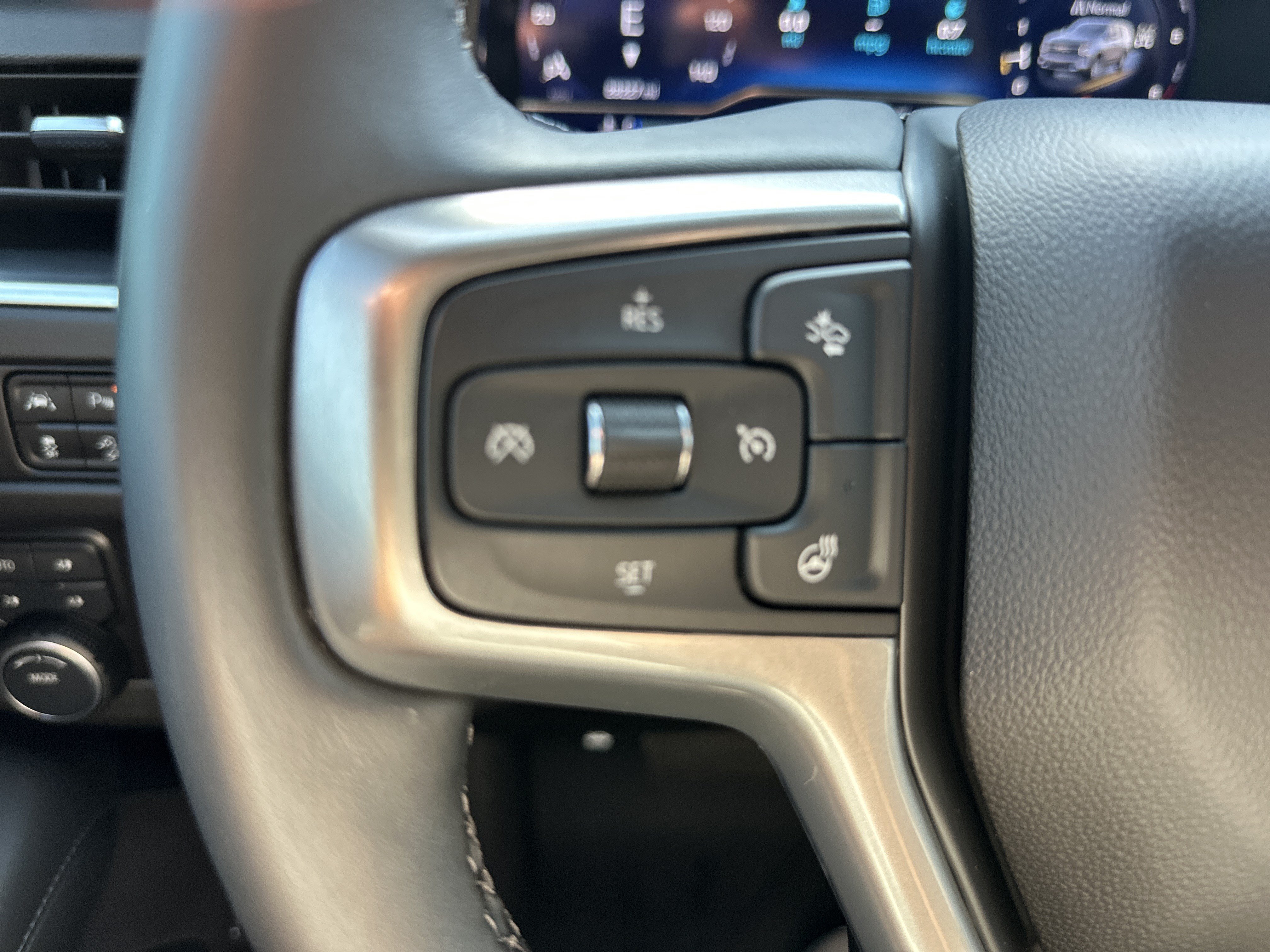 Certified 2024 Chevrolet Tahoe Z71 w/ Luxury Package AWD/4WD image 27