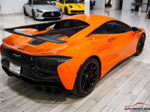 Used 2023 McLaren Artura image 24