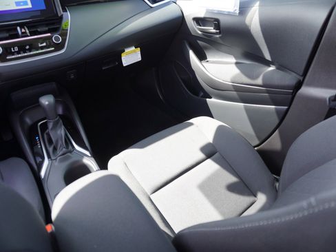 Used 2025 Toyota Corolla LE image 15