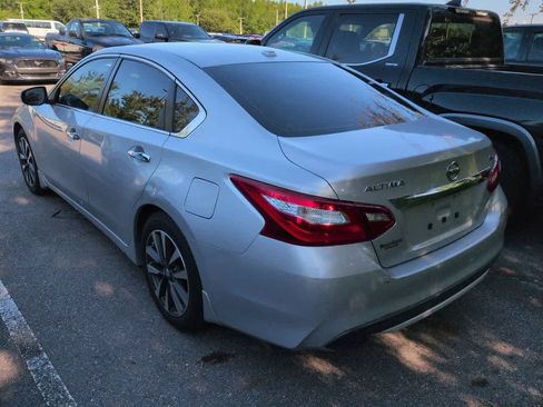 Used 2016 Nissan Altima 2.5 SV w/ Convenience Package FWD image 3