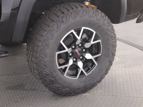 Used 2024 GMC Canyon AT4X AWD/4WD image 14